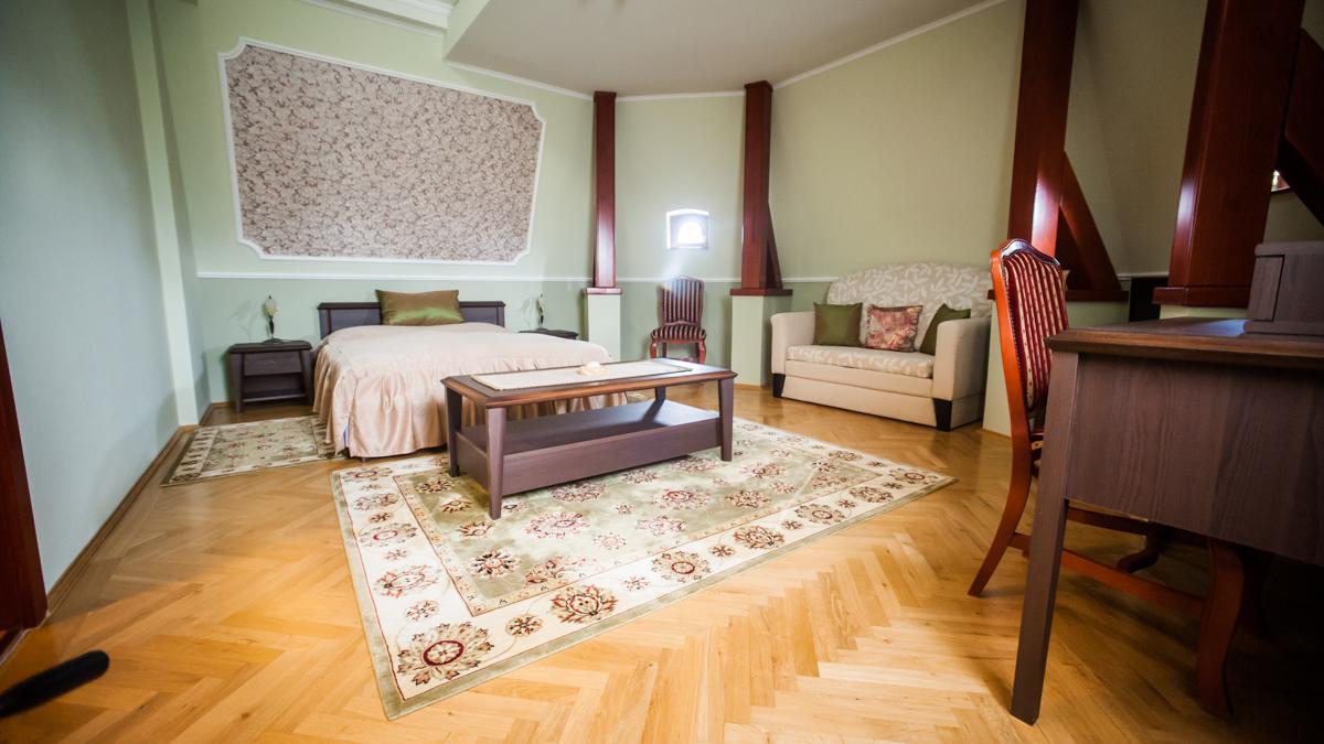 Voeroes Kastely Kunbaracs Bagian luar foto